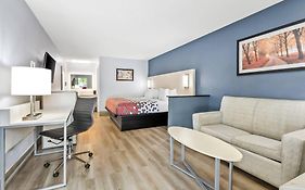 Econo Lodge Inn & Suites Cayce I-26 Airport